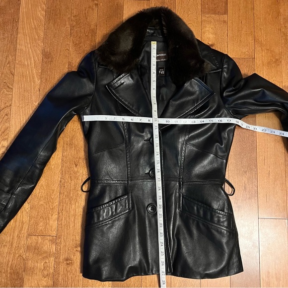 ⭐️ Danier Italian Leather Trench Jacket  Black Lightweight Fur Collar Size XS - Picture 11 of 17